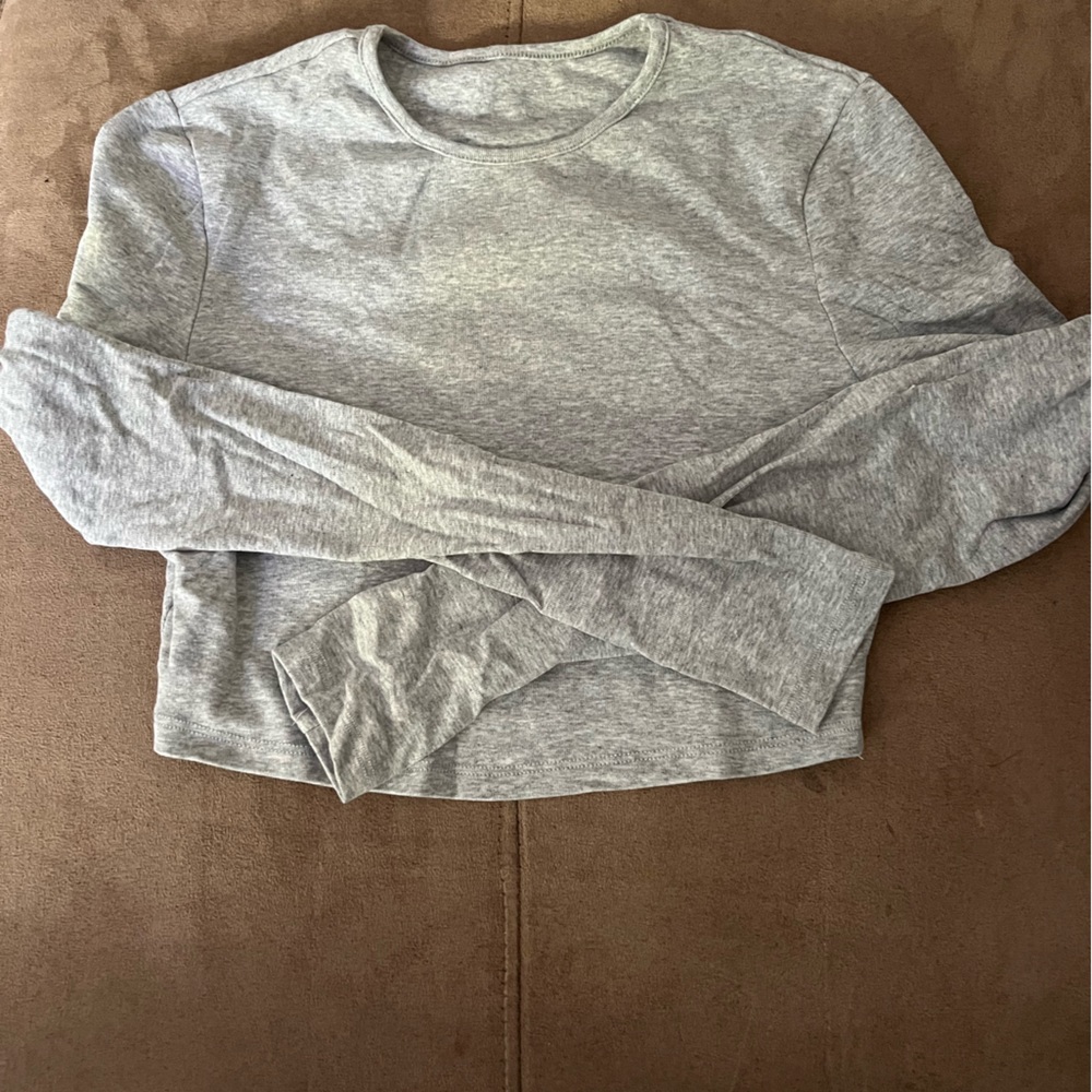 Heather Gray crew neck long sleeve crop top